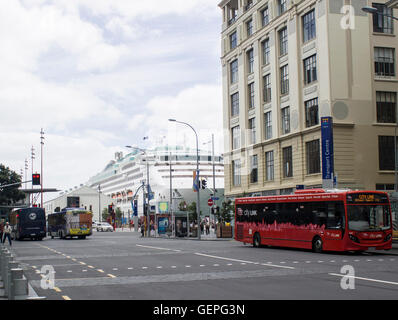 La Auckland Ferry Terminal e fermata bus Foto Stock