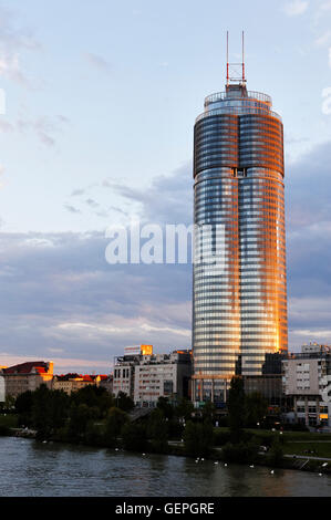 Geografia / viaggi, Austria, Vienna, Millenium Tower nella luce del tramonto, Foto Stock