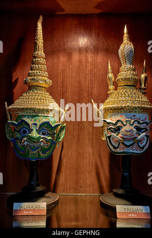 Maschera di Khon museum display. I vari attori Thai maschere Khon sono utilizzati nei tradizionali della Thailandia ed esibizioni di danza. Foto Stock