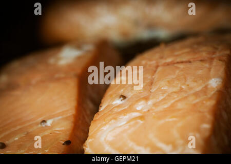 Close up di un pesce affumicato filetto. Foto Stock