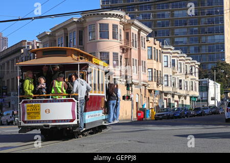 Geografia / viaggi, Stati Uniti, California, San Francisco, cavo auto a Columbus Avenue, case in stile vittoriano, Foto Stock