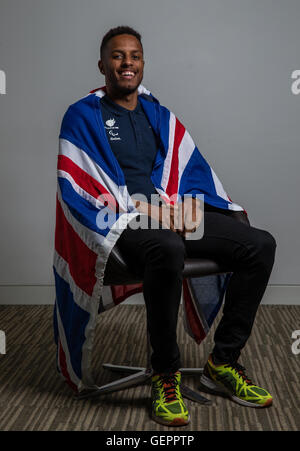 In Gran Bretagna il pattino di guida Chris Clarke per Libby Clegg (T11 100m e 200m) pone durante una ParalympicsGB atletica annuncio del team presso Deloitte, Londra. Foto Stock