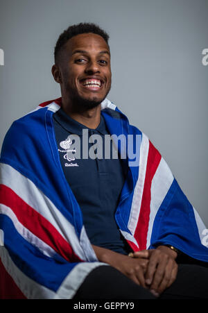 In Gran Bretagna il pattino di guida Chris Clarke per Libby Clegg (T11 100m e 200m) pone durante una ParalympicsGB atletica annuncio del team presso Deloitte, Londra. Foto Stock