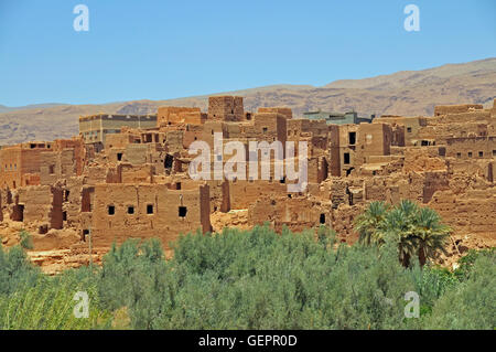 Geografia / viaggi, Marocco, Tinerhir, parziale decaduta casa in oasi cittadina, regione Souss-Massa-Daraa, Foto Stock