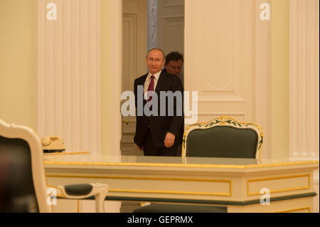 Il presidente russo Putin arriva per il suo incontro bilaterale con il Segretario Kerry a Mosca Foto Stock