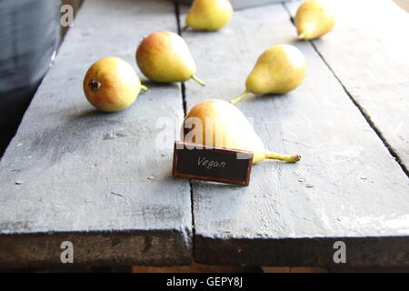 Cibo Vegan idea - testo e succosa e saporita di pere Foto Stock