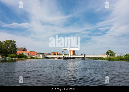 Vista sul fiume Peene a Loitz (Germania) Foto Stock