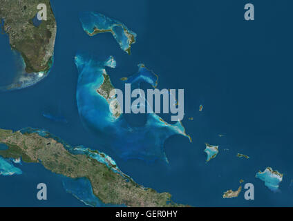 Vista satellitare delle Bahamas. Esso è costituito da più di 700 isole e atolli e isolette nell'Oceano Atlantico, a nord di Cuba e del sud-est dello stato americano della Florida. La capitale è Nassau sull'isola di New Providence. Questa immagine è stata compilata da dati ac Foto Stock
