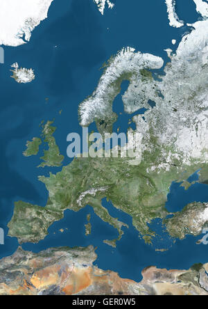 Vista satellitare di Europa in inverno, con parziale copertura di neve. Questa immagine è stata elaborata sulla base dei dati acquisiti dal satellite Landsat 7 & 8 satelliti. Foto Stock