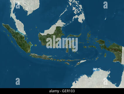 Vista satellitare di Indonesia (con confini tra paesi e maschera). Questa immagine è stata elaborata sulla base dei dati acquisiti dai satelliti Landsat. Foto Stock