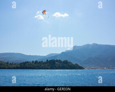 Parapendio in Lefkada, Grecia nella città di Nidri Foto Stock