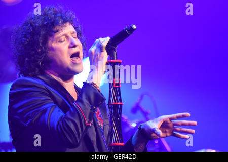 Madrid, Spagna. 26 Luglio, 2016. Il il cantautore spagnolo Enrique Bunbury, 48 anni, mostrato durante il suo concerto al Teatro Real di Madrid. © Jorge Sanz/Pacific Press/Alamy Live News Foto Stock