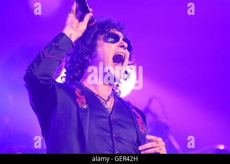 Madrid, Spagna. 26 Luglio, 2016. Il il cantautore spagnolo Enrique Bunbury, 48 anni, mostrato durante il suo concerto al Teatro Real di Madrid. © Jorge Sanz/Pacific Press/Alamy Live News Foto Stock