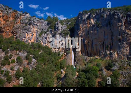 Linarejos cascata, Cerrada del Utrero, Fiume Guadalquivir sorgente, Sierra de Cazorla Segura y Las Villas parco naturale, Provincia di Jaen, Andalusia, Spagna Foto Stock