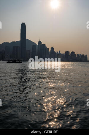 Tramonto sul porto di Victoria e di Hong Kong. Foto Stock