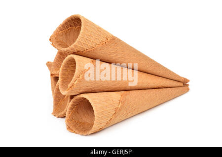 Alcuni coni cialde per gelati su sfondo bianco Foto Stock