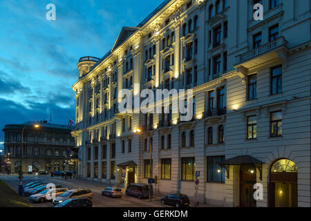 Varsavia, Polonia, il Bristol Hotel di sera Foto Stock