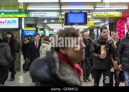 Varsavia, Polonia, sottopassaggio sotto un incrocio presso la Stazione Ferroviaria Centrale di Varsavia Foto Stock