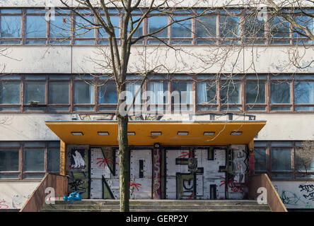 Berlino, Germania, vacante edificio scolastico della RDT era in Berlin-Mitte Foto Stock