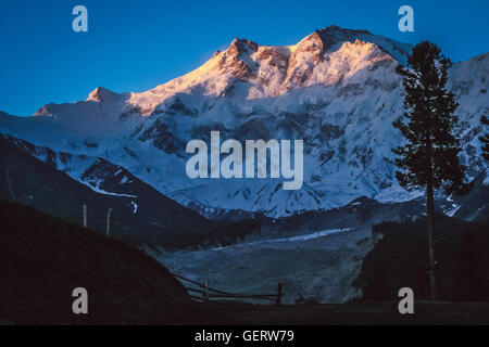 Alba sul Nanga Parbat montagna in Karakorum range, Pakistan Foto Stock