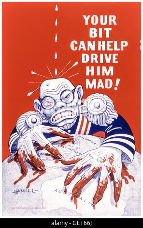 'Il bit può aiutare a guidare lui MAD!"Noi Guerra Mondiale 2 anti-giapponese poster di propaganda pubblicato nel 1942 che mostra l'imperatore Hirohito (1901-1989) con mani insanguinato artigliare il globo pilotato realizzato da acqua cinesi la tortura. Vedere la descrizione per maggiori informazioni. Foto Stock