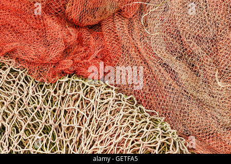 Le reti da pesca nel porto di Santona, Cantabria, Spagna. L'immagine orizzontale. Foto Stock