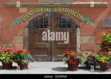 Ristorante storico Świdnicka Piwnica del Municipio della Città Vecchia di Wroclaw - Polonia. Foto Stock
