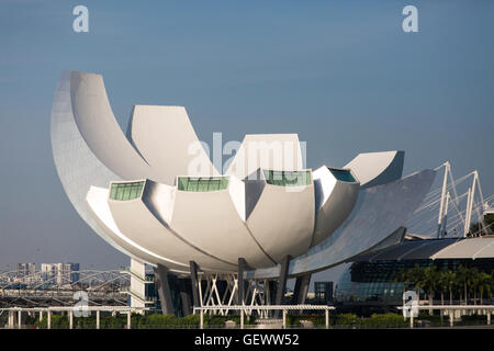 Museo dell'architettura ArtScience nell'area di Marina Bay, in centro. Singapore. Sud-est asiatico. Foto Stock