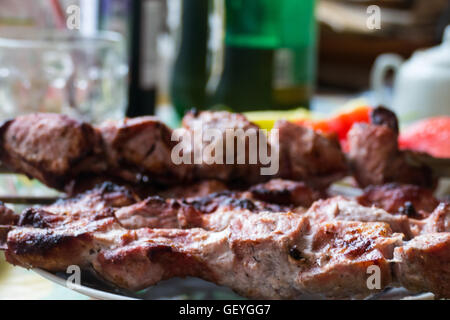 Shish kebab spiedini su per il pranzo Foto Stock