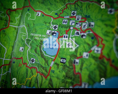 In prossimità di una mappa che mostra il Lago di Furnas area - Lagoa das Furnas nell isola Sao Miguel nelle Azzorre in Portogallo Foto Stock