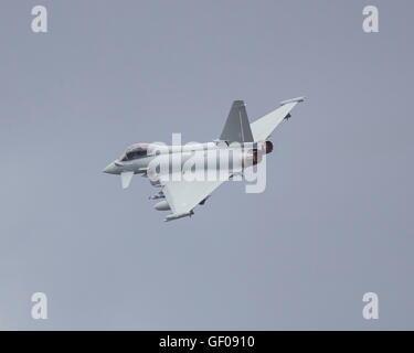 Eurofighter Typhoon jet fighter visualizzazione a Farnborough Airshow internazionale 2016 Foto Stock