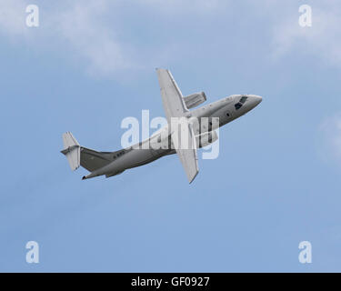 La Dornier 328-300 o Dornier 328JET battenti al 2016 Farnborough International Air Show Foto Stock