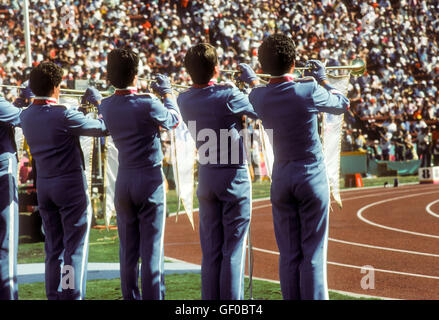 Spettacoli musicali durante la cerimonia di apertura a 1984 Giochi Olimpici di Los Angeles. Foto Stock