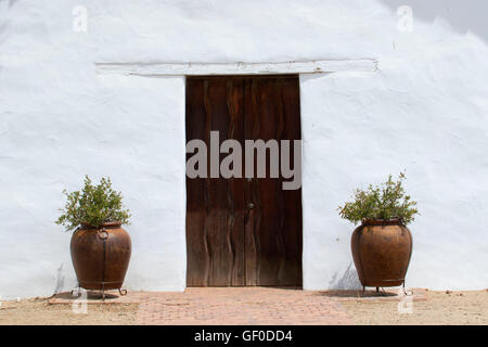 Cappella porte di ingresso, la missione di Nuestra Senora de la Soledad, Soledad, California Foto Stock