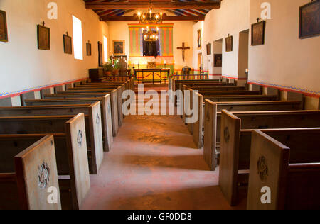 Altare della cappella, la missione di Nuestra Senora de la Soledad, Soledad, California Foto Stock