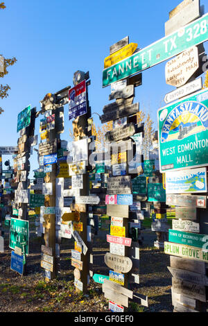 Cartello Post Forest at Watson Lake, Yukon, Canada Foto Stock