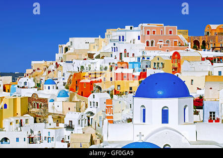 Il villaggio di Oia a Santorini , isole Cicladi, Grecia Foto Stock