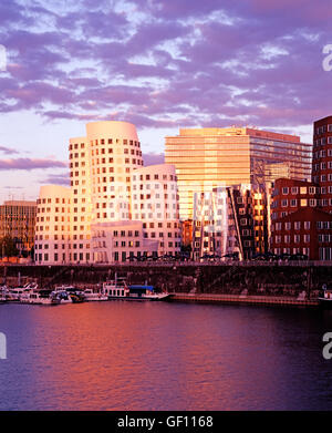 Gehry edifici di Media Harbour, Düsseldorf, Germania Foto Stock