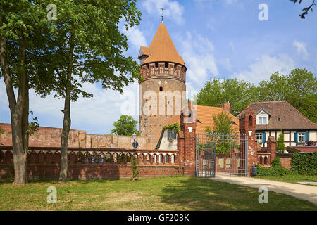 Il castello con la torre della prigione, Tangermuende, Germania Foto Stock