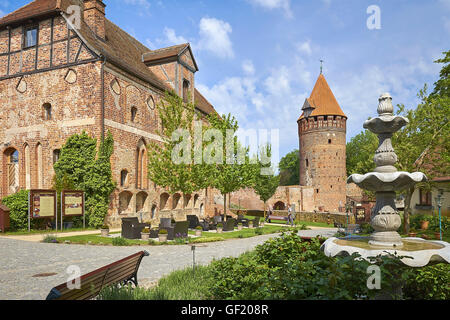 Il castello con la torre della prigione, Tangermuende, Germania Foto Stock