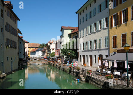 Canal a Annecy. Alta Savoia, Francia. Foto Stock