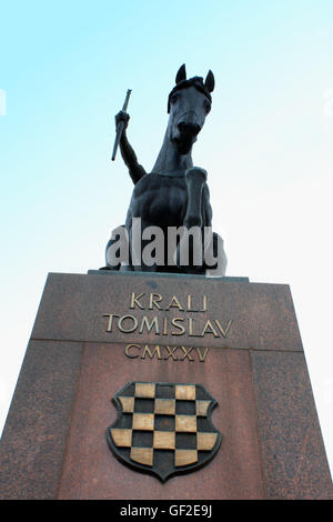 Monumento a Re Tomislav a Zagabria, la testa di cavallo silhouette Foto Stock