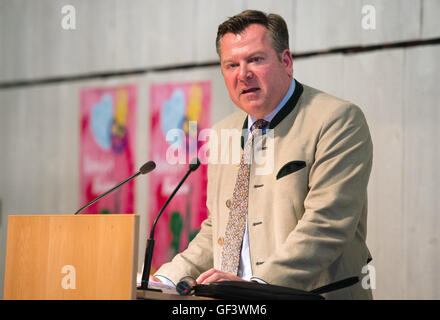 Monaco di Baviera, Germania. 28 Luglio, 2016. Monaco di Baviera è il vice sindaco Josef Schmid (CSU) parlando durante una conferenza stampa sull'Oktoberfest 2016 presso il museo della città di Monaco di Baviera, Germania, il 28 luglio 2016. Foto: Matthias esitano di fronte/dpa/Alamy Live News Foto Stock