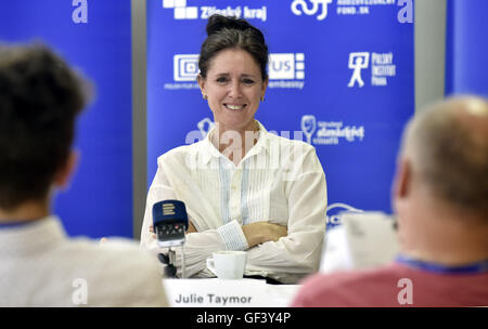 Uherske Hradiste, Repubblica Ceca. 28 Luglio, 2016. American direttore Julie Taymor dà conferenza stampa al quarantaduesimo Estate Film School (LFS) in Uherske Hradiste, Repubblica ceca, 28 luglio 2016. © Dalibor Gluck/CTK foto/Alamy Live News Foto Stock