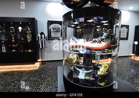 Funchal, Madeira. 23 Luglio, 2016. Cristiano Ronaldo apre le porte a un hotel di lusso e l'adiacente museo del calcio a Funchal, il suo luogo di nascita. © Azione Sport Plus/Alamy Live News Foto Stock