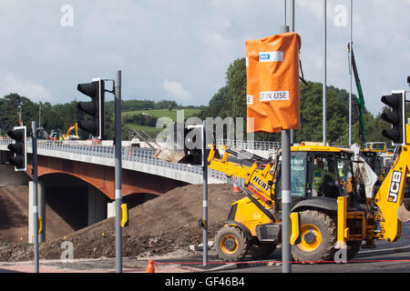 M6, Lancaster, Lancashire, Regno Unito. 29 Luglio, 2016. La nuova M6 in direzione nord su strada di slittamento allo svincolo 34 è impostato su Aperto lunedì 1 agosto il traffico witj pssin oltre il secondo ponte che attraversa il fiume Lune che è stata costruita come parte della baia di modo di gate. Il 4.8 km Dual Carrigae modo Gate Baia di modo che è stato costruito per releive la congestione del traffico in Morecambe e Lancaster Credito: David Billinge/Alamy Live News Foto Stock