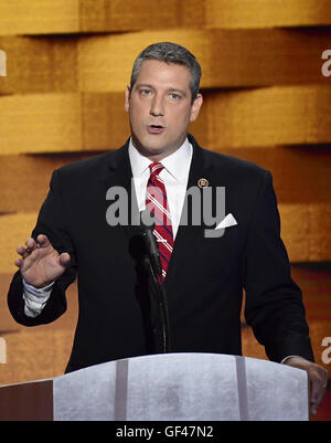 Philadelphia, Pennsylvania, USA. 28 Luglio, 2016. Rappresentante degli Stati Uniti Tim Ryan (Democratico di Ohio) rende il commento durante la quarta sessione del 2016 Convenzione Nazionale Democratica presso la Wells Fargo Center di Philadelphia, Pennsylvania giovedì, 28 luglio 2016.Credit: Ron Sachs/CNP. © Ron Sachs/CNP/ZUMA filo/Alamy Live News Foto Stock