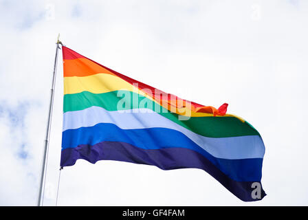 La bandiera arcobaleno di Cuzco in Plaza de Armas Foto Stock