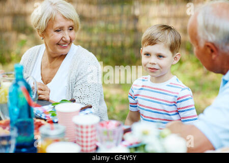 Ragazzo e nonni Foto Stock