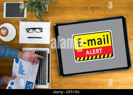 E-mail Hacked Avviso esplorazione digitale e virus Foto Stock